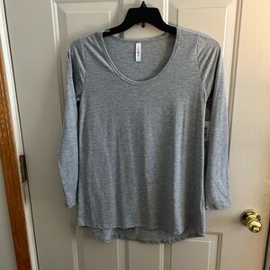 LuLaRoe Lynnae gray shirt in small